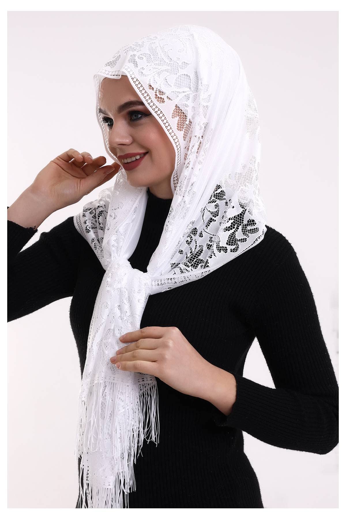 Elegant Ihvan Online Soft Shawls for Women – Luxurious Lace-Edged Design 🌿✨